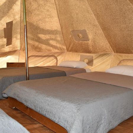 Camping Oliana Zewnętrze zdjęcie