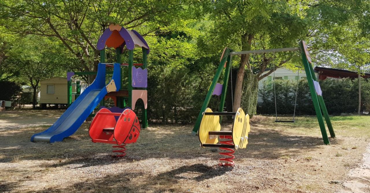 Camping Oliana Zewnętrze zdjęcie