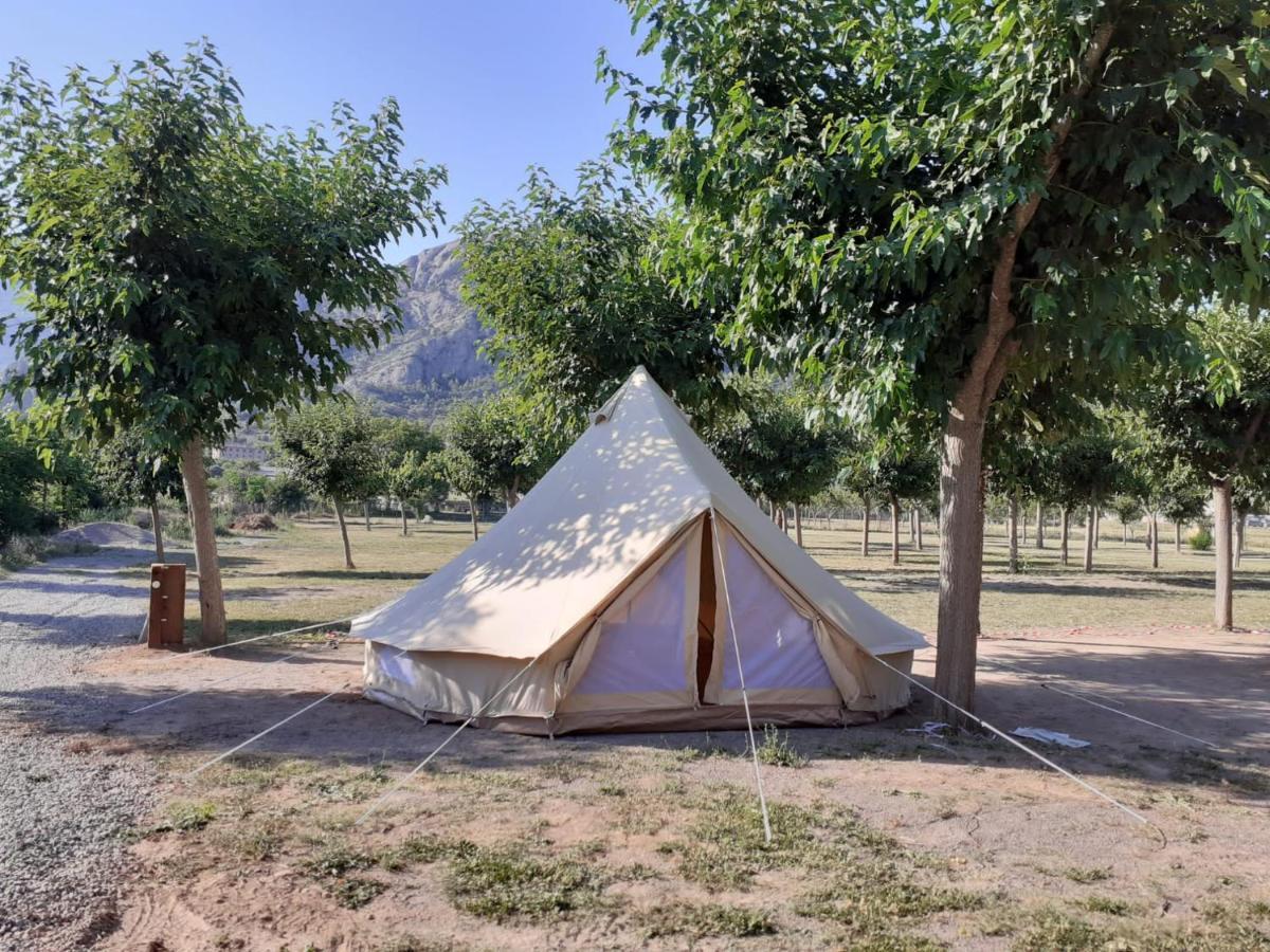 Camping Oliana Zewnętrze zdjęcie