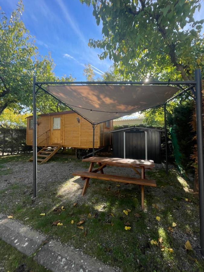 Camping Oliana Zewnętrze zdjęcie
