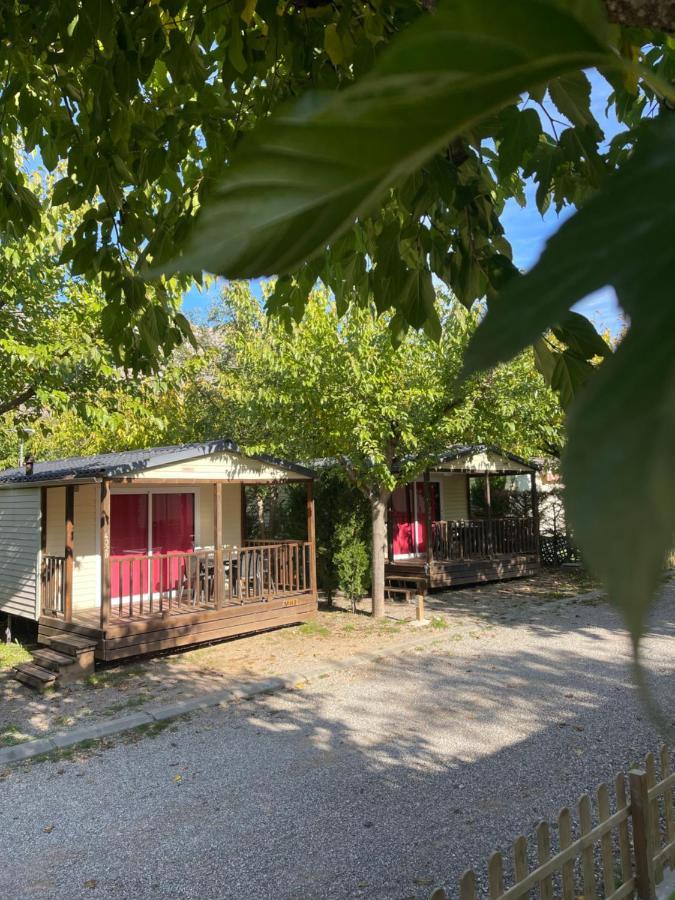 Camping Oliana Zewnętrze zdjęcie