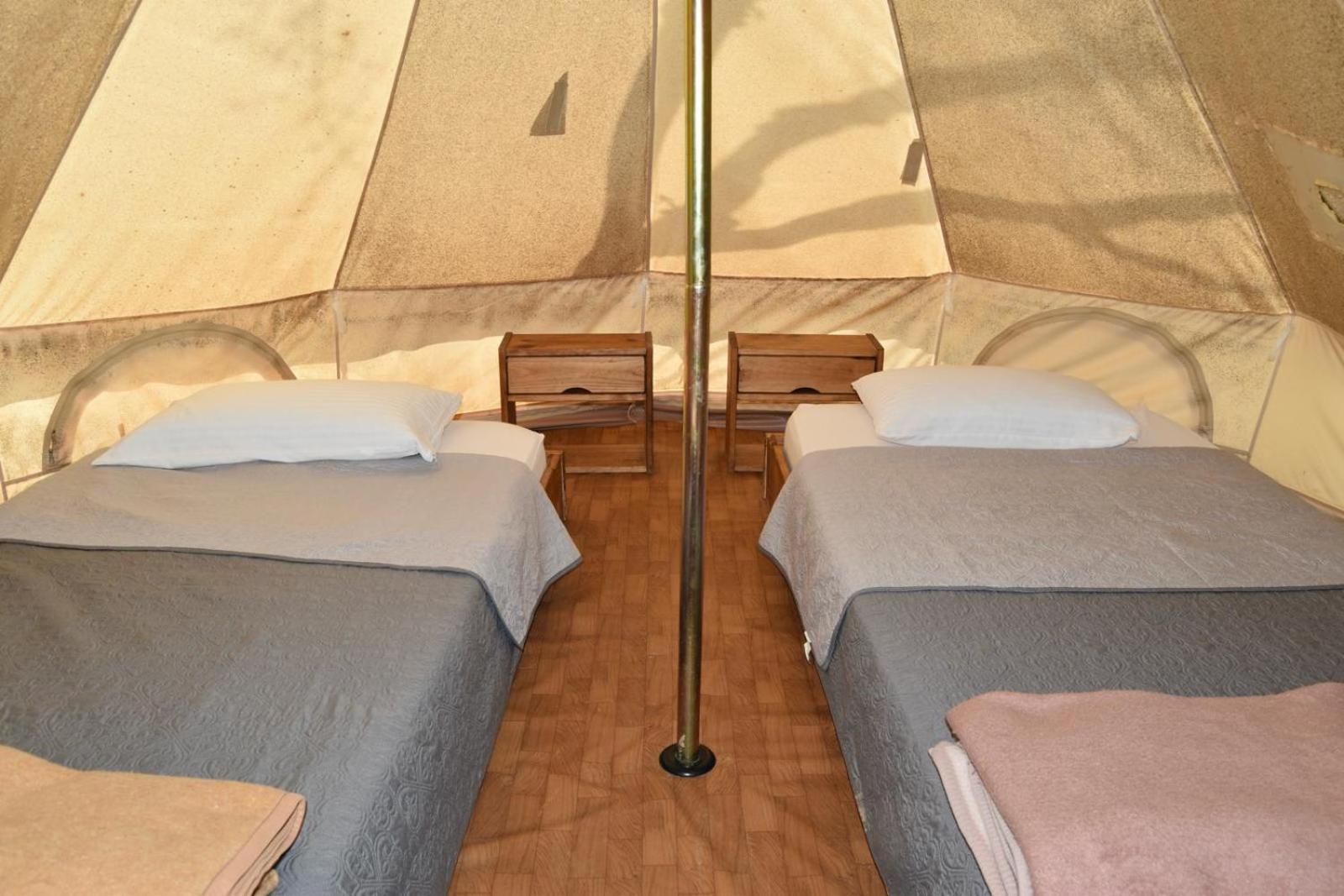 Camping Oliana Zewnętrze zdjęcie