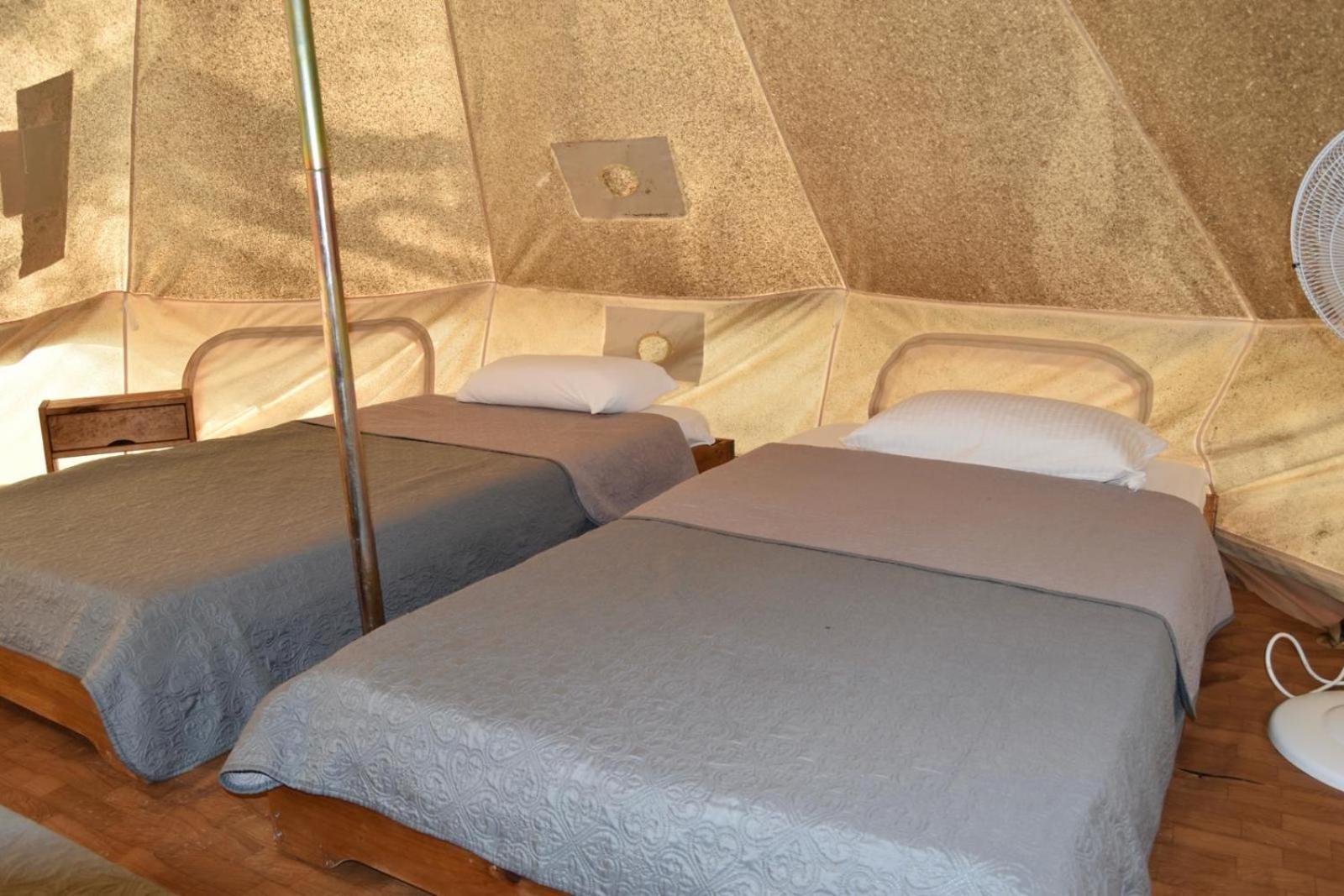 Camping Oliana Zewnętrze zdjęcie