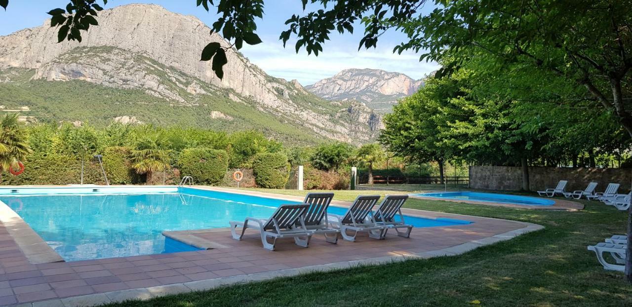 Camping Oliana Zewnętrze zdjęcie