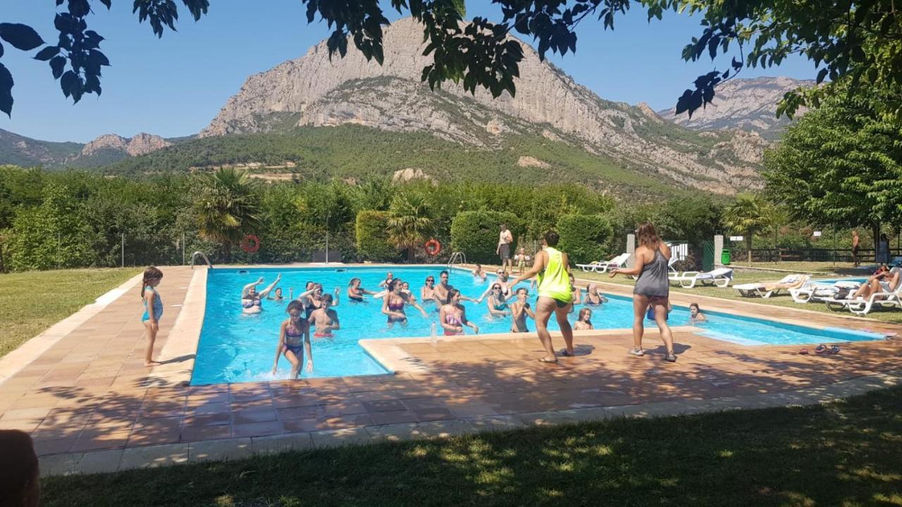 Camping Oliana Zewnętrze zdjęcie